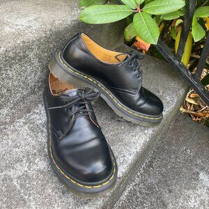 Dr. Marten's 1461 Oxford Shoes in Black 1461